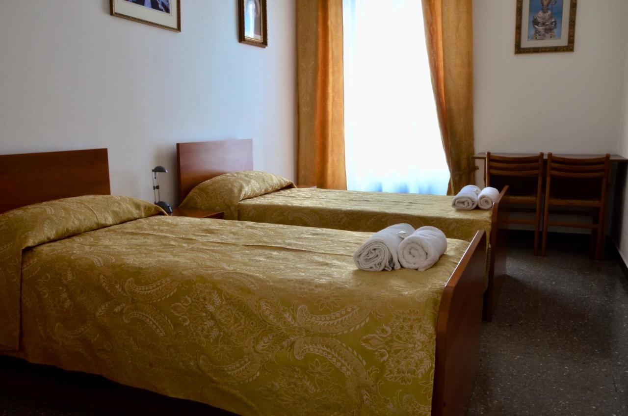 Casa Per Ferie Jpii Pensión Roma